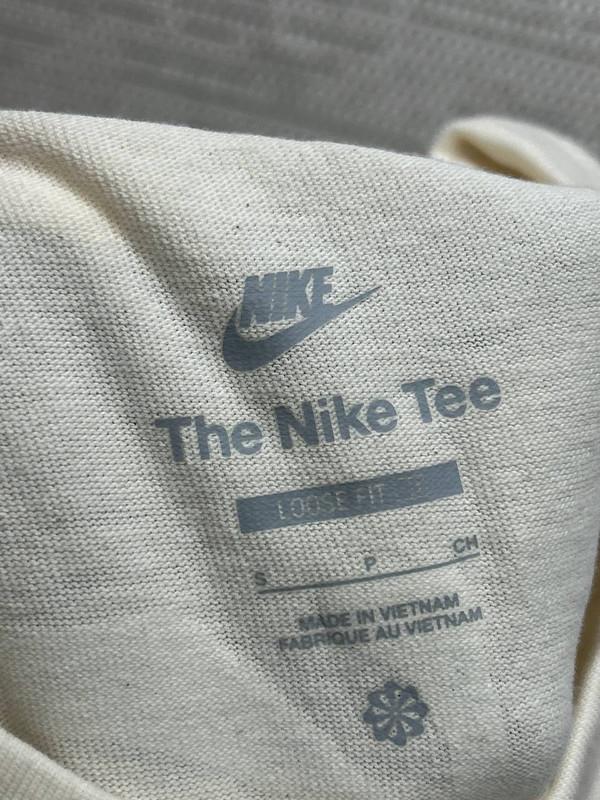 Nike Shirt Mens Small Beige Oversized Pullover New gallery