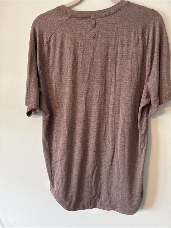 Lululemon Men’s Drysense Muted Athletic Terracotta Silvercrescent Tee Sz S A26 gallery
