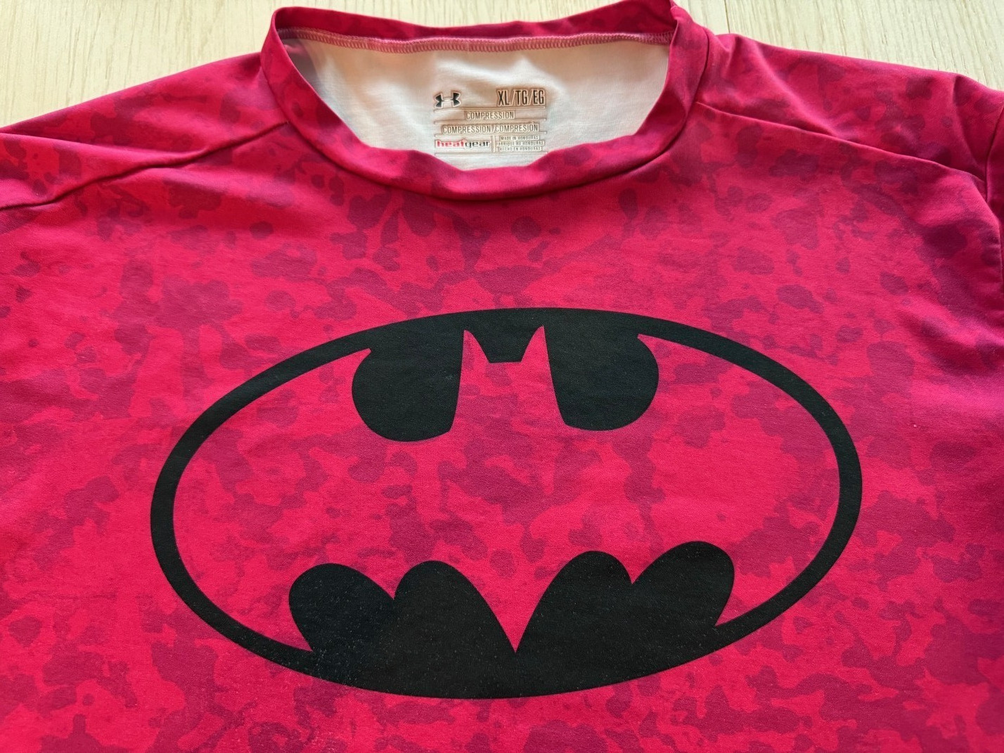 Under Armour Batman HeatGear Compression Shirt Mens XL Pink red Camo Alter Ego gallery