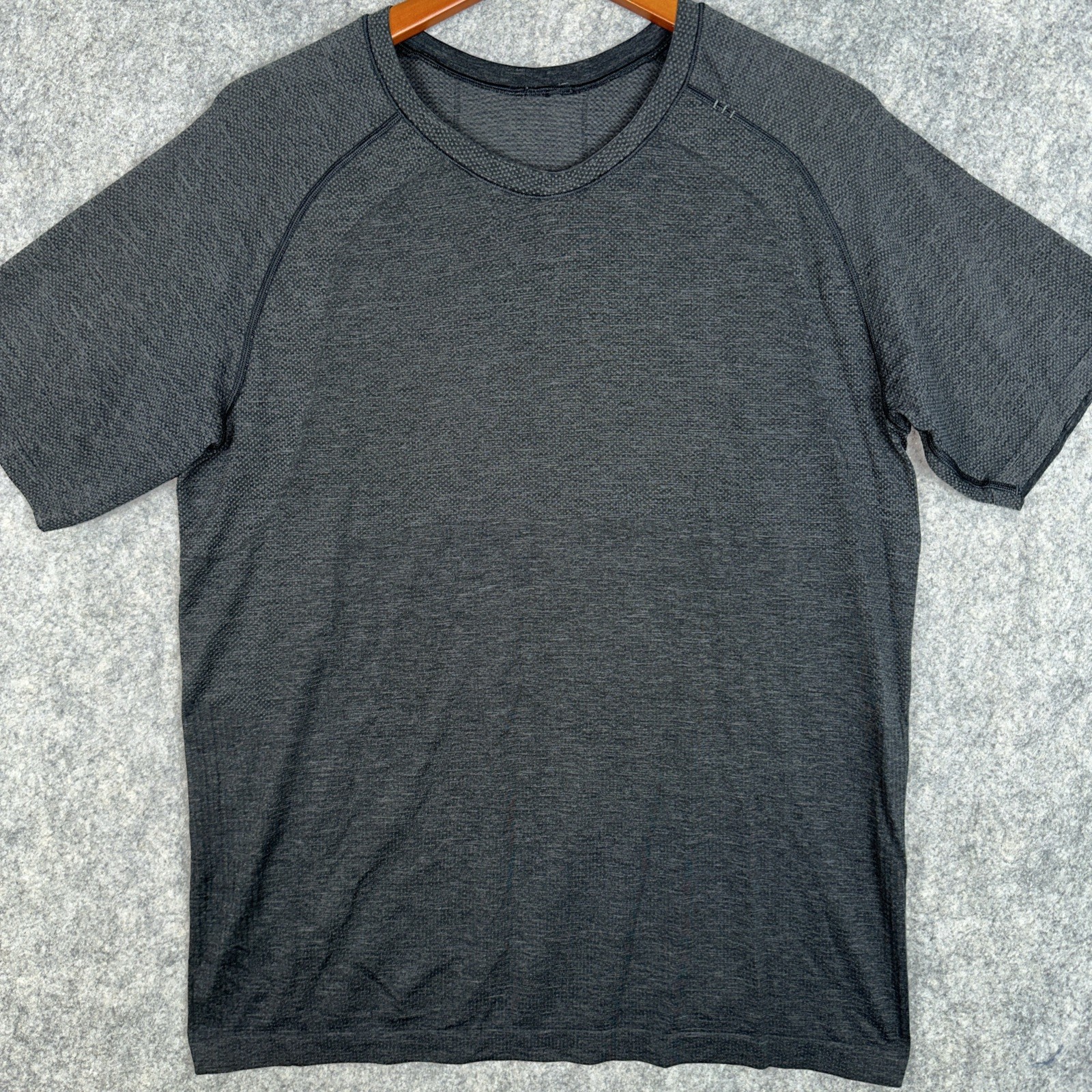 Lululemon Metal Vent Tech Shirt Men's L Dark Gray Live In Practice Training Gym gallery