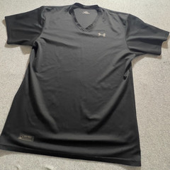 Black Under Armour Men’s Large Velocity 2.0 SS V-neck T-Shirt