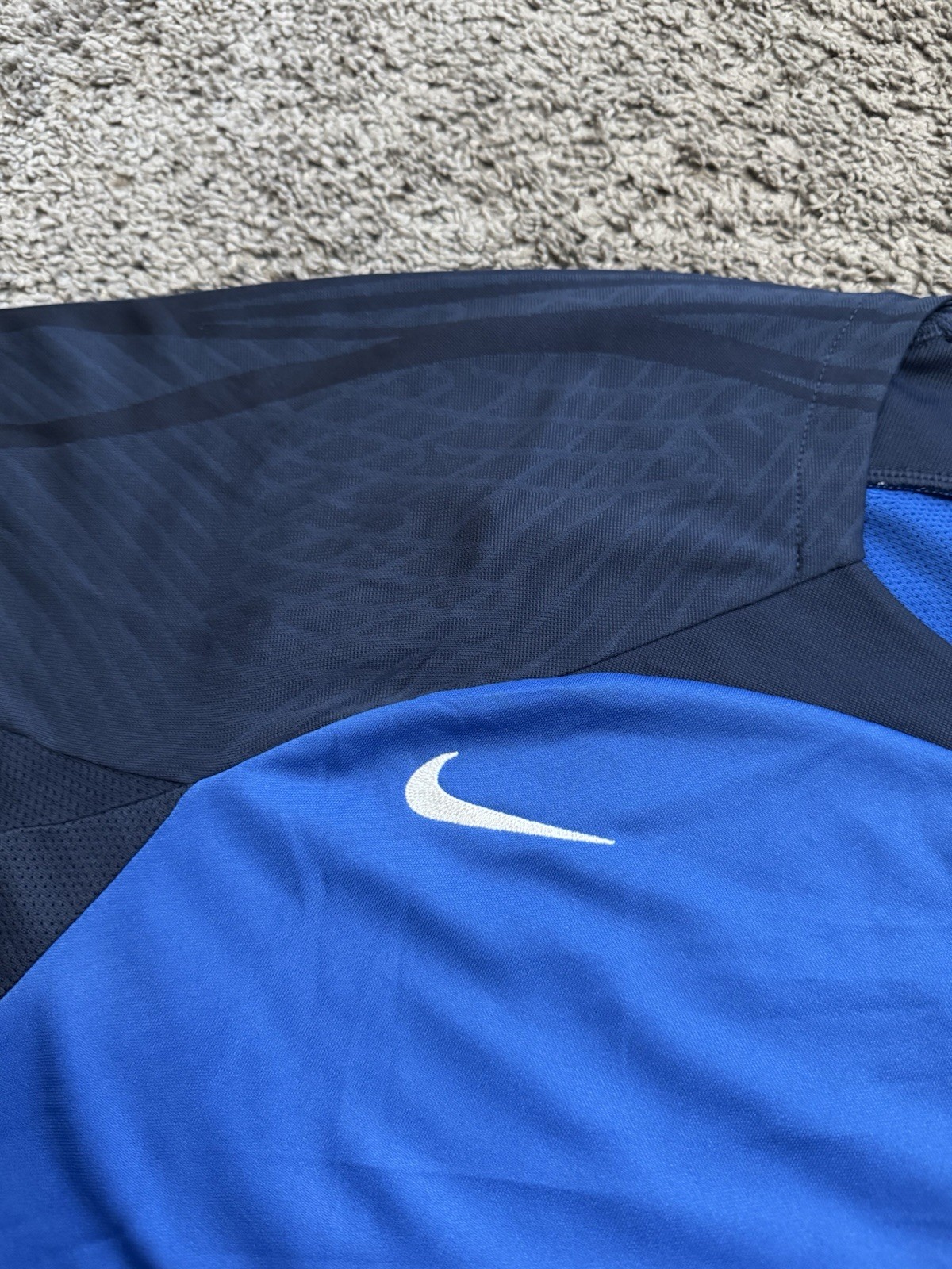 Nike Dri-FIT Vapor Strike III Men’s Football Soccer Jersey SS Top DR0890 Size M gallery