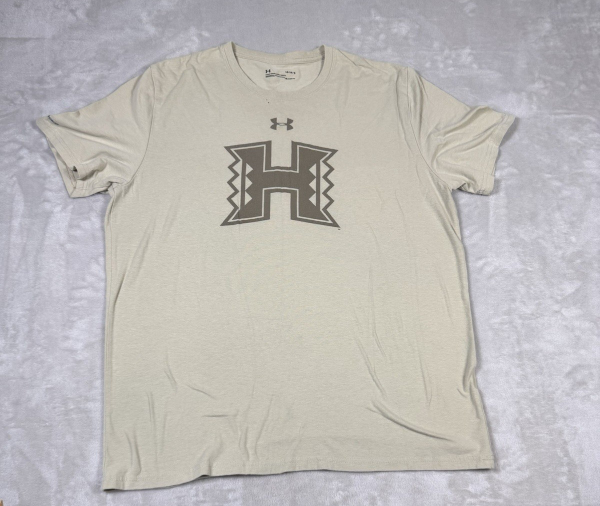 Under Armour Shirt Size Large L Tan/Beige Grey Tee Short Sleeve Mens Heatgear gallery