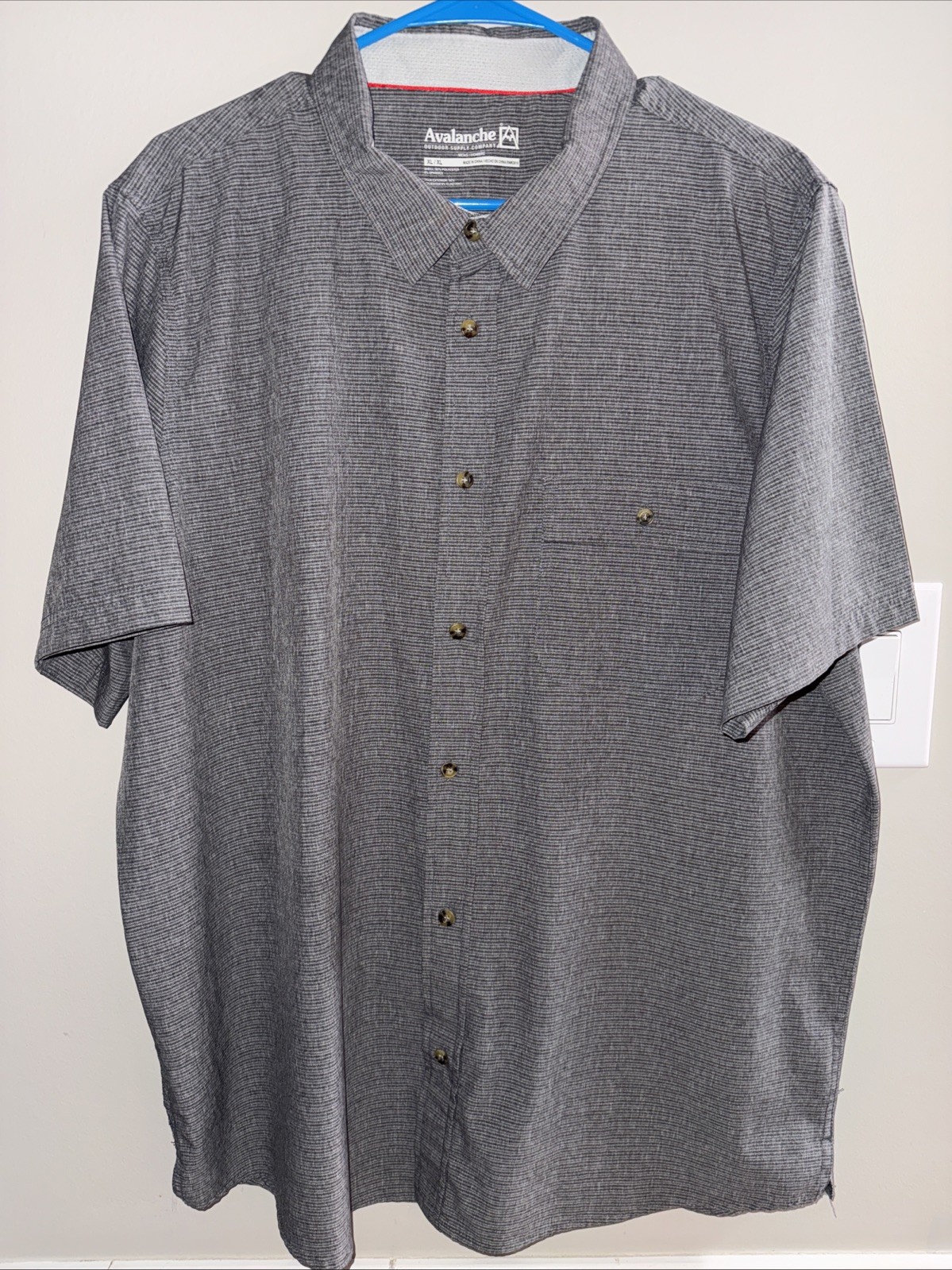 Avalanche Outdoor Men’s Button Up Shirt Size XL Gray Short Sleeve gallery