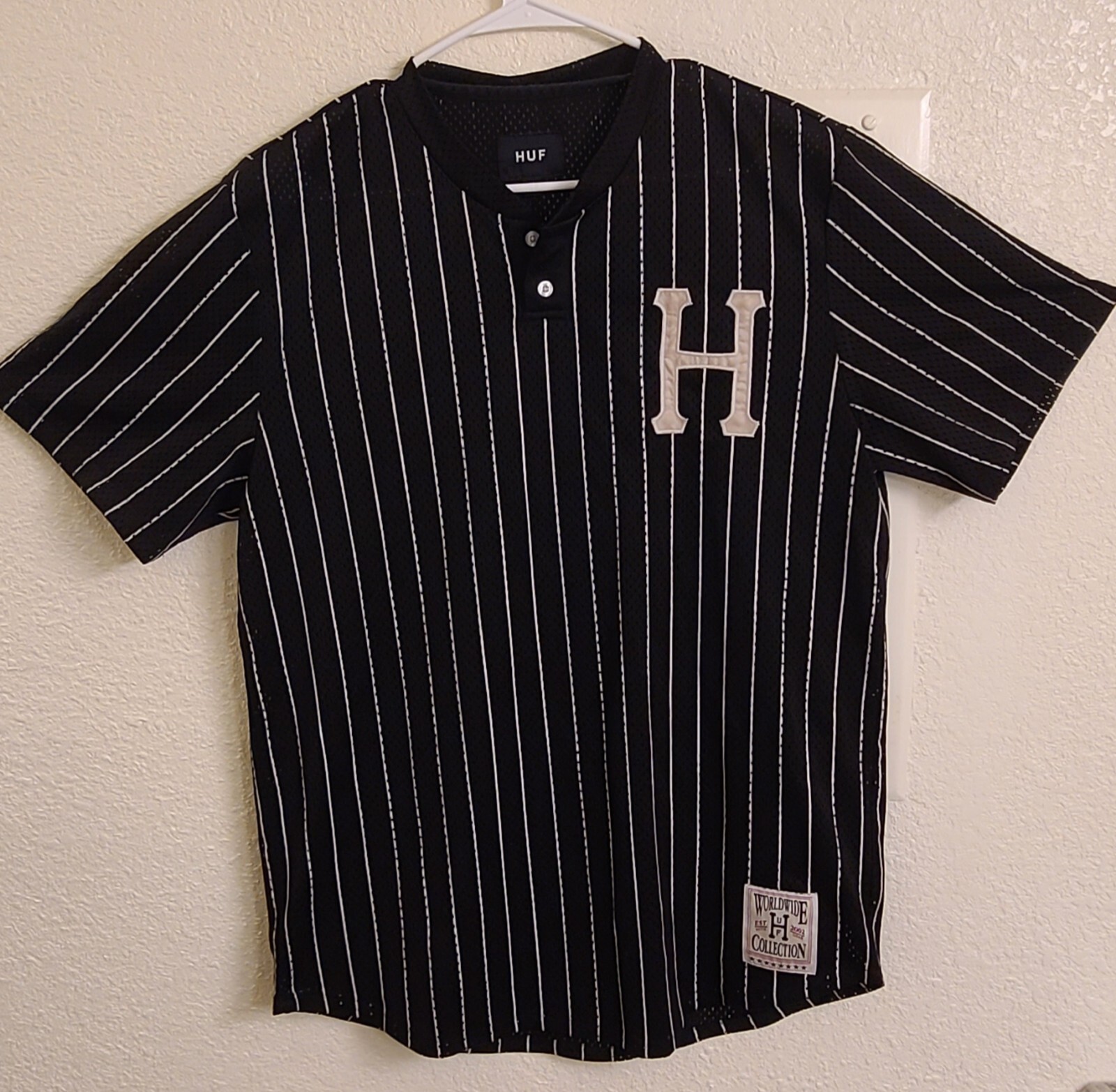 Huf Worldwide Collective Mens Medium Black White Striped Baseball Jersey EUC gallery
