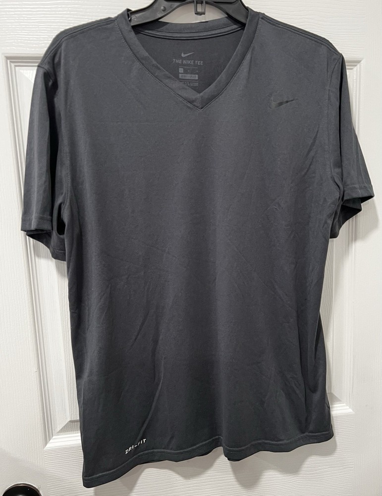 The Nike Tee Men Large Dk GrayActive T-Shirt Vneck Casual Workout Short Sleeve