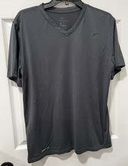 The Nike Tee Men Large Dk GrayActive T-Shirt Vneck Casual Workout Short Sleeve