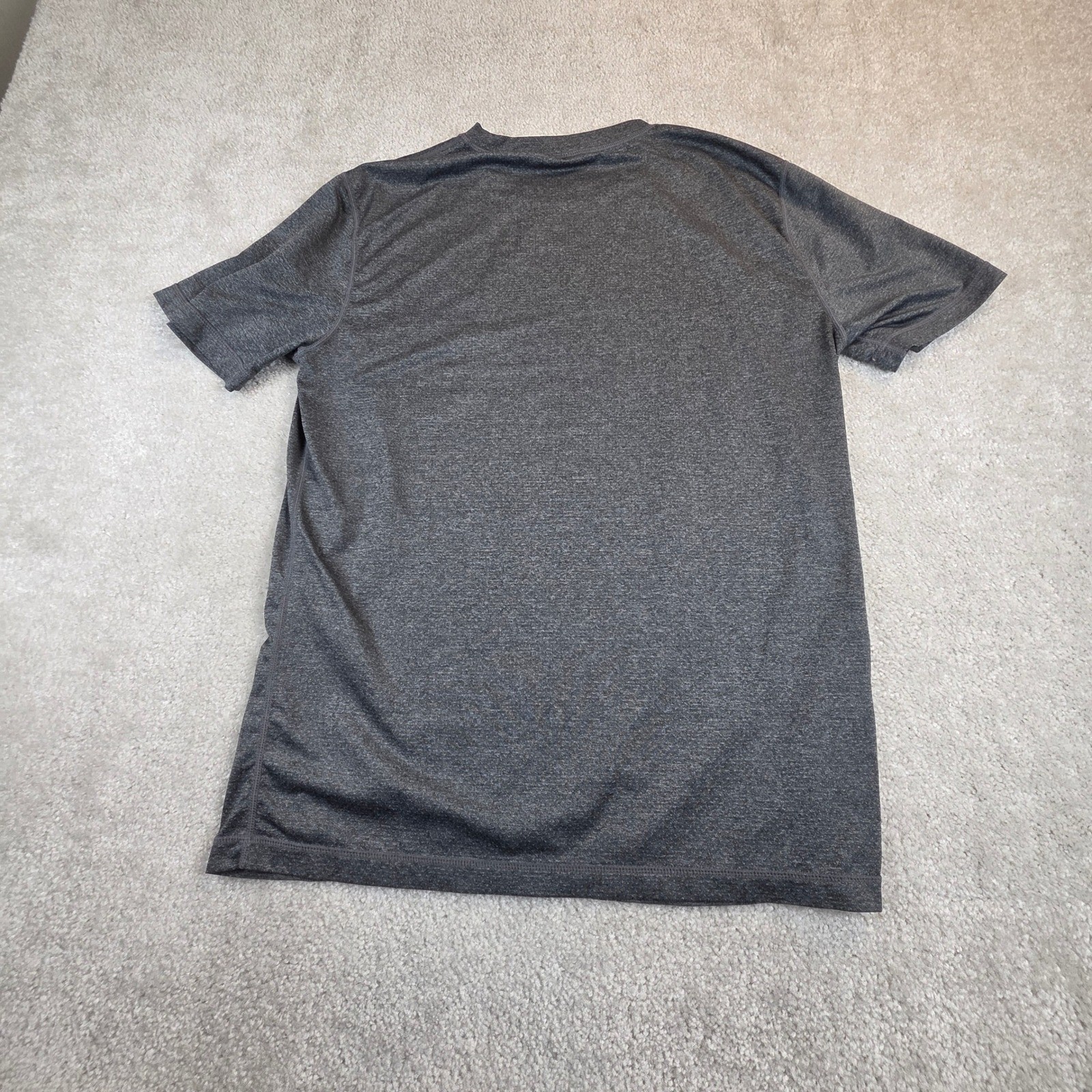 Vuori Tradewind Performance Tee Mens M Gray Lightweight Stretch gallery
