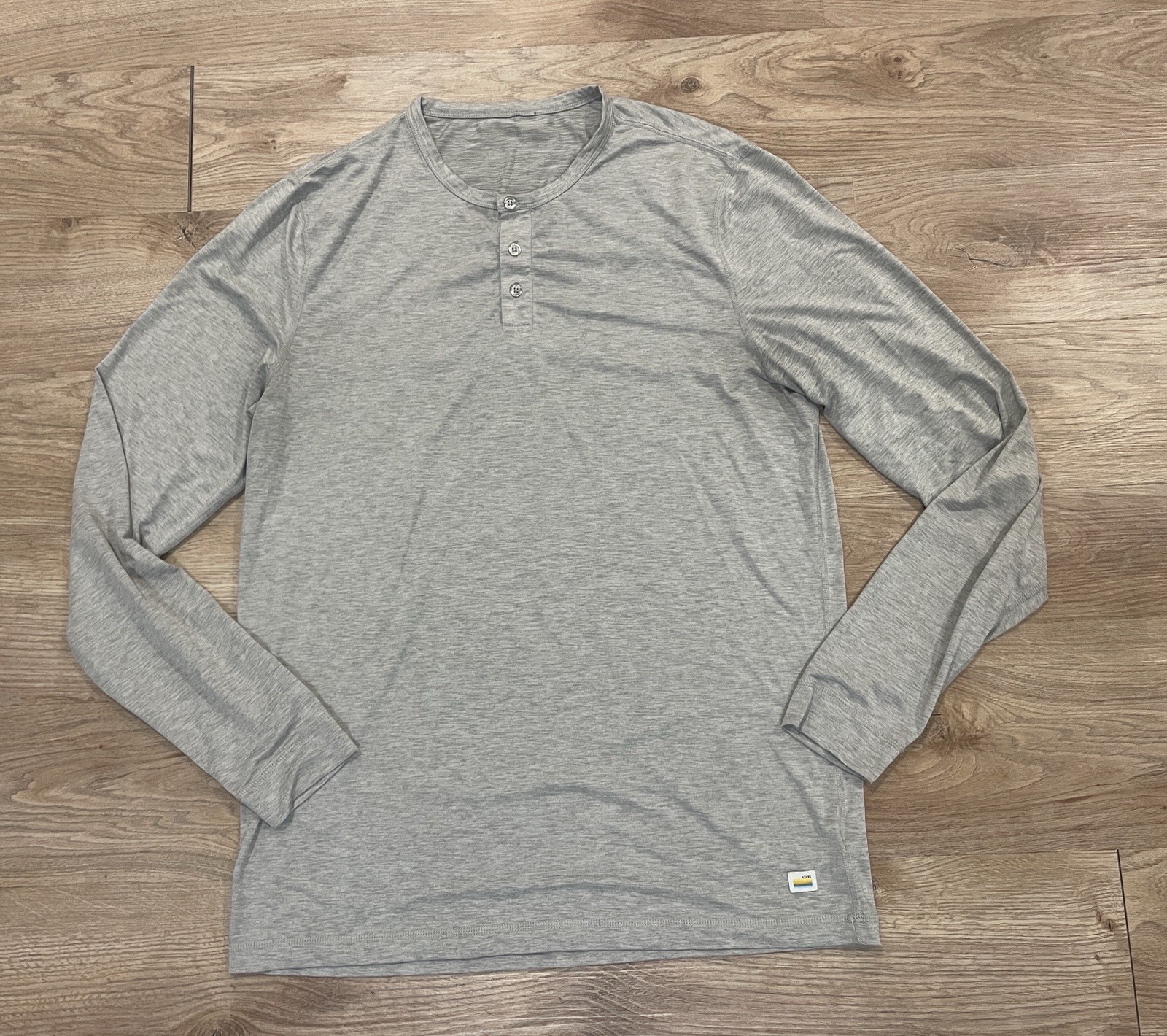 Vuori Ease Performance Henley Shirt Long Sleeve V194 Gray Mens Large L gallery