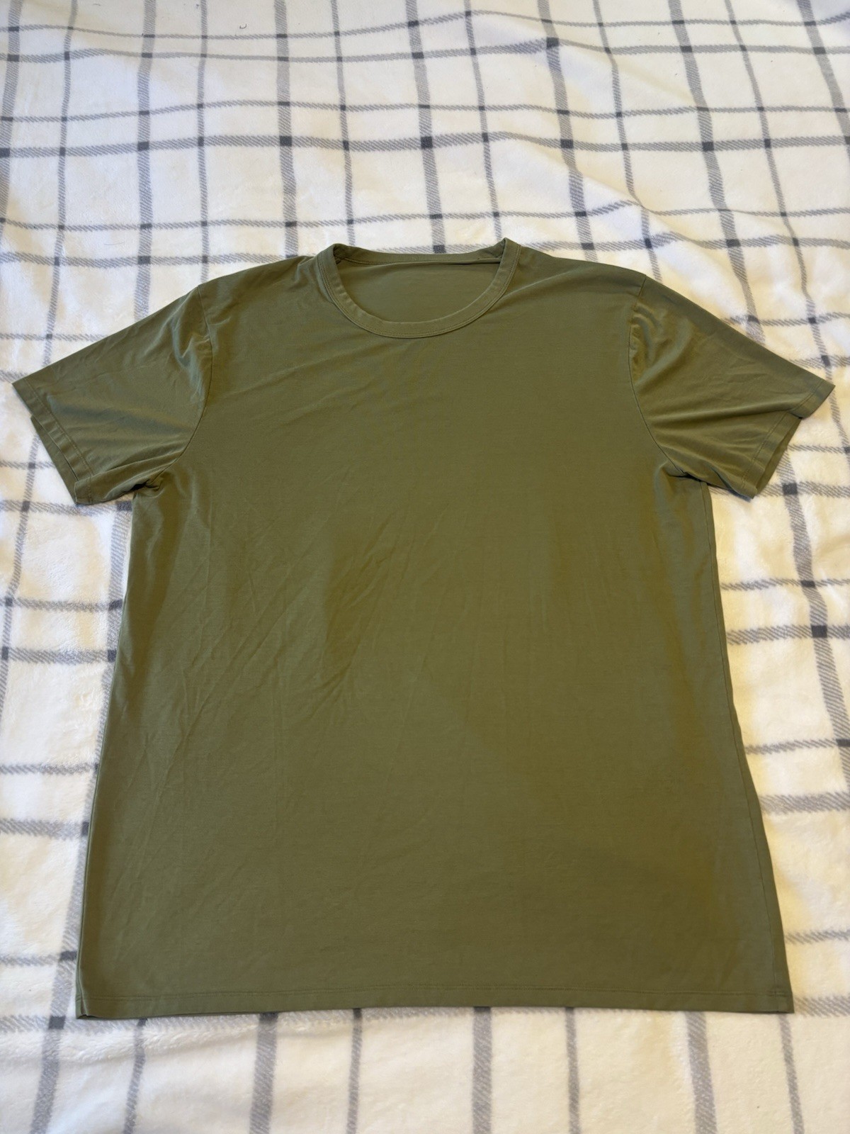 Lululemon T-Shirt Men’s Size Large Olive Green Short Sleeve T-Shirt Performance gallery