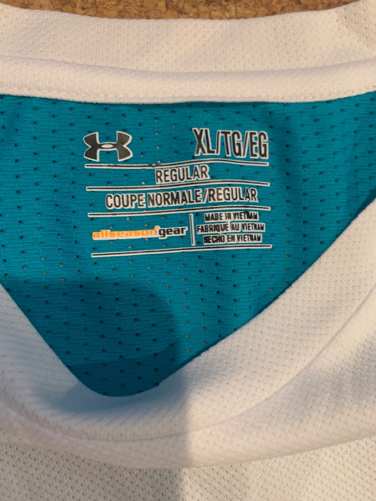 NEW $40 Under Armour Men’s White Blue Moisture Wicking Top S M L XL SM MD LG gallery