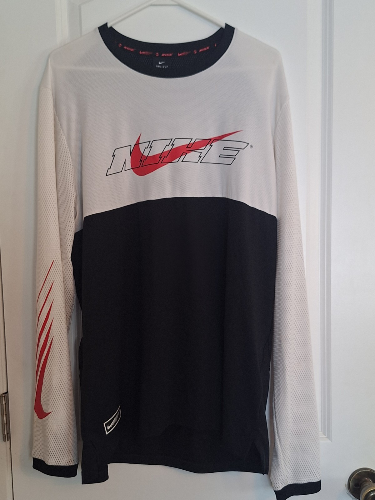 Nike Sport Clash Long-Sleeve Training Top in black/ white with a red graphic L gallery