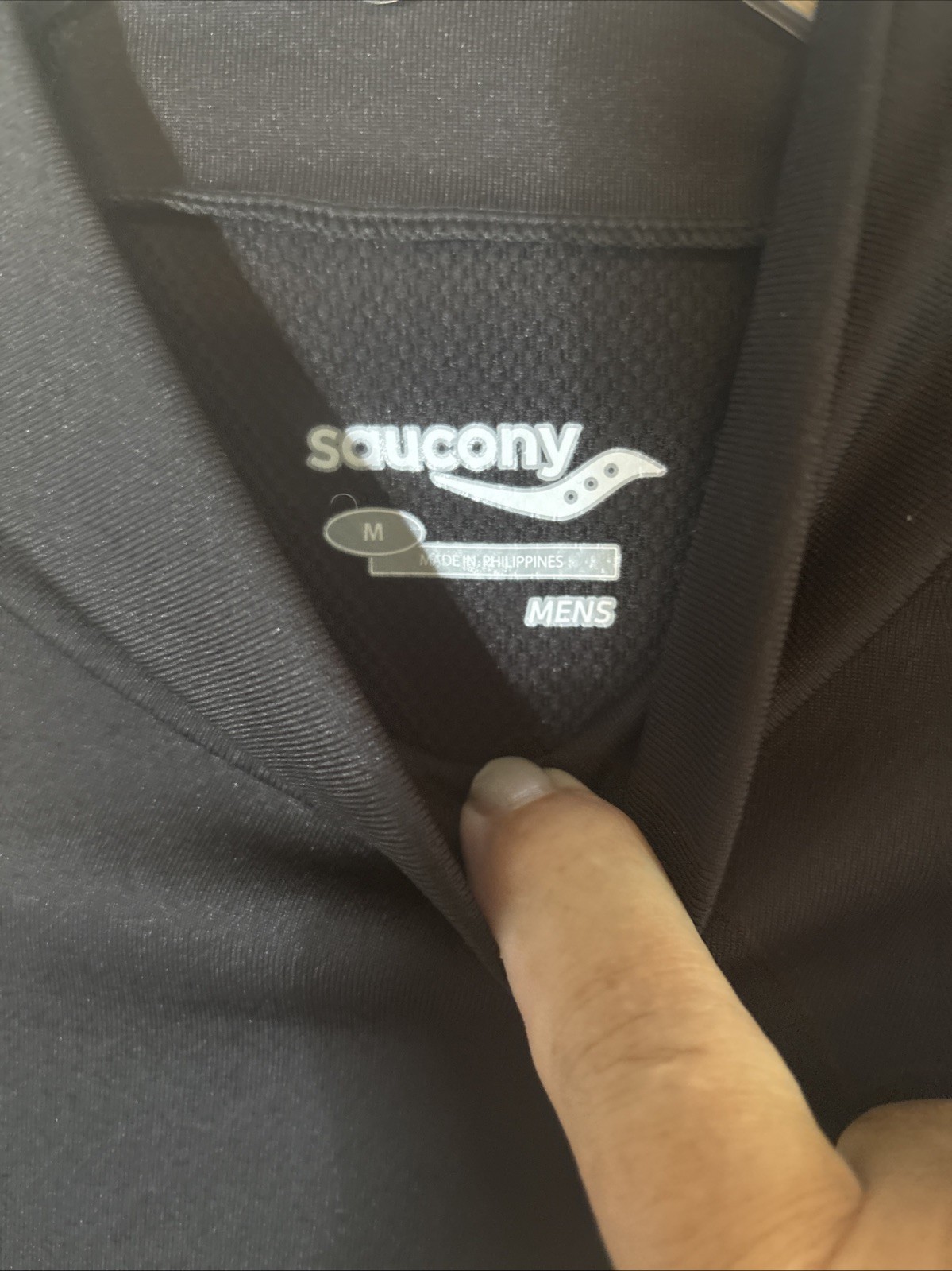 Saucony M Black Long Sleeve Primaloft Polyester Men's Pullover Running Shirt gallery