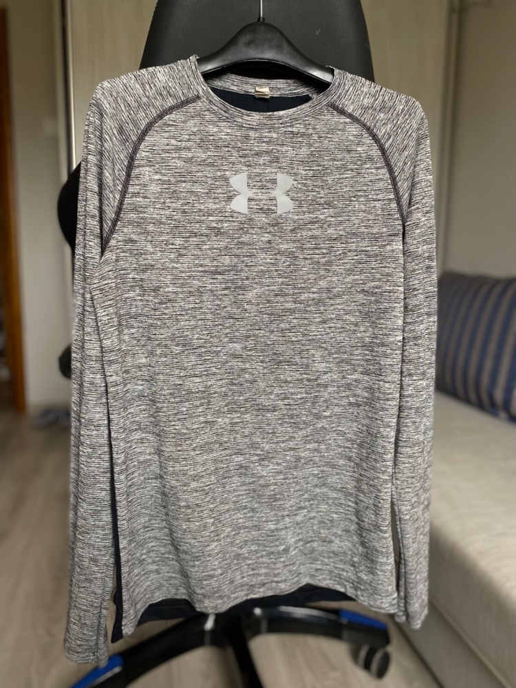 Under Armour Size S Men's HeatGear Long-Sleeve T-Shirt –gray/White-001