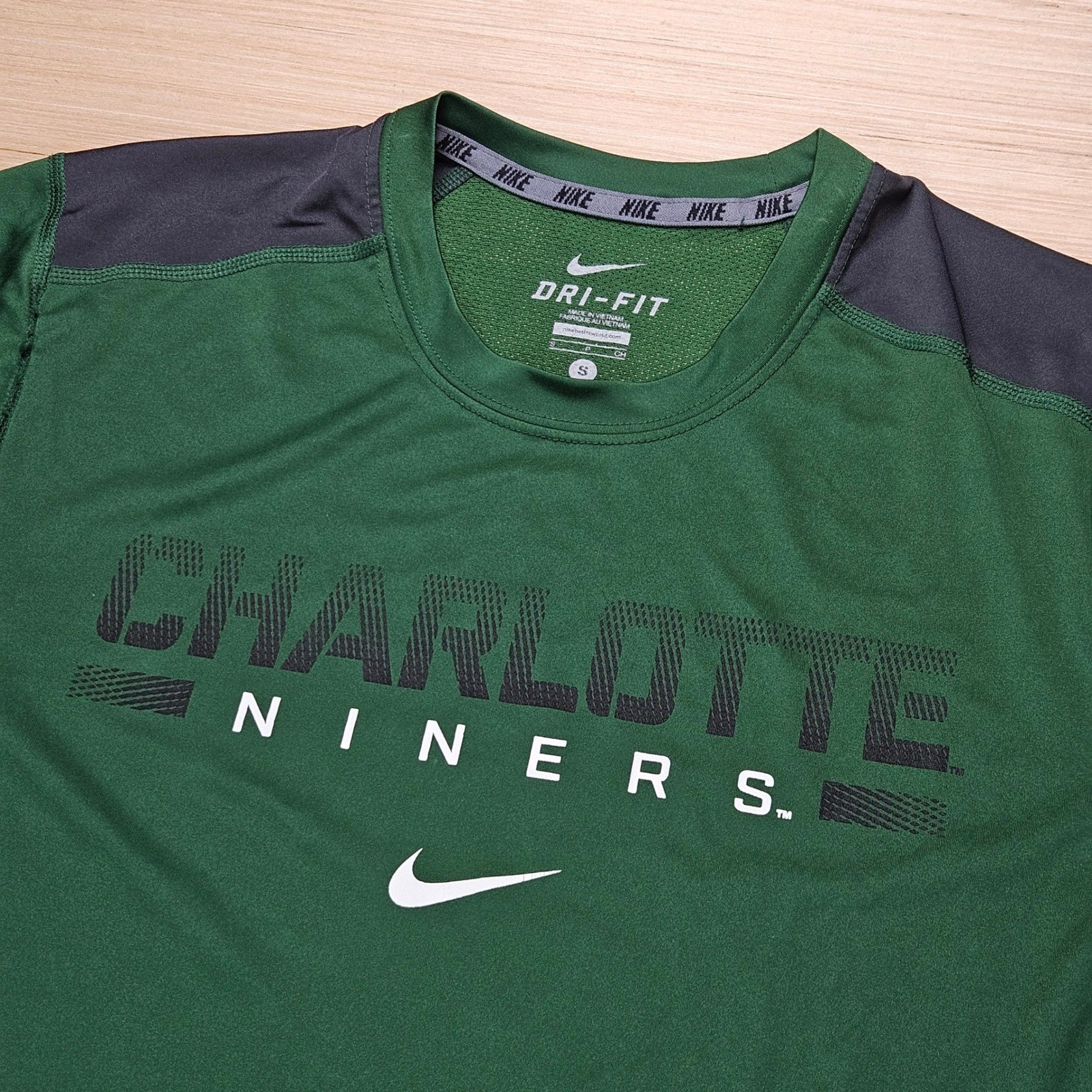 Charlotte Niners 49ers Nike Training Shirt Men S Green Dri-Fit Speed Fly NCAA gallery