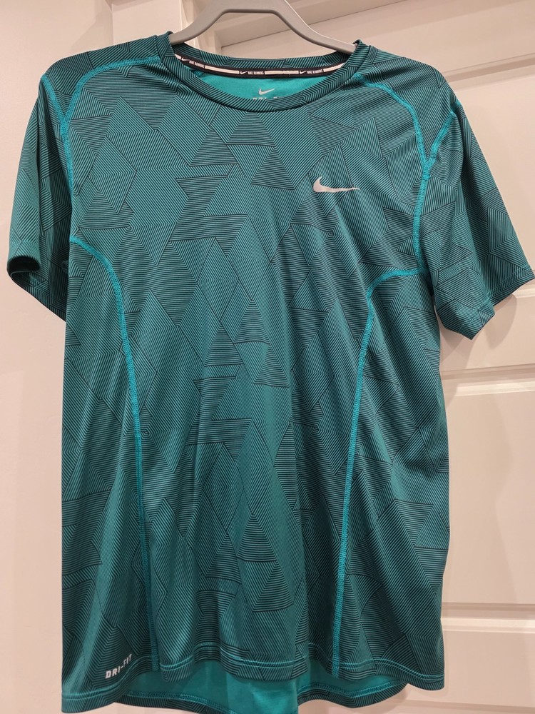 Nike Tee Dri Fit T-shirt Men’s green Medium Logo