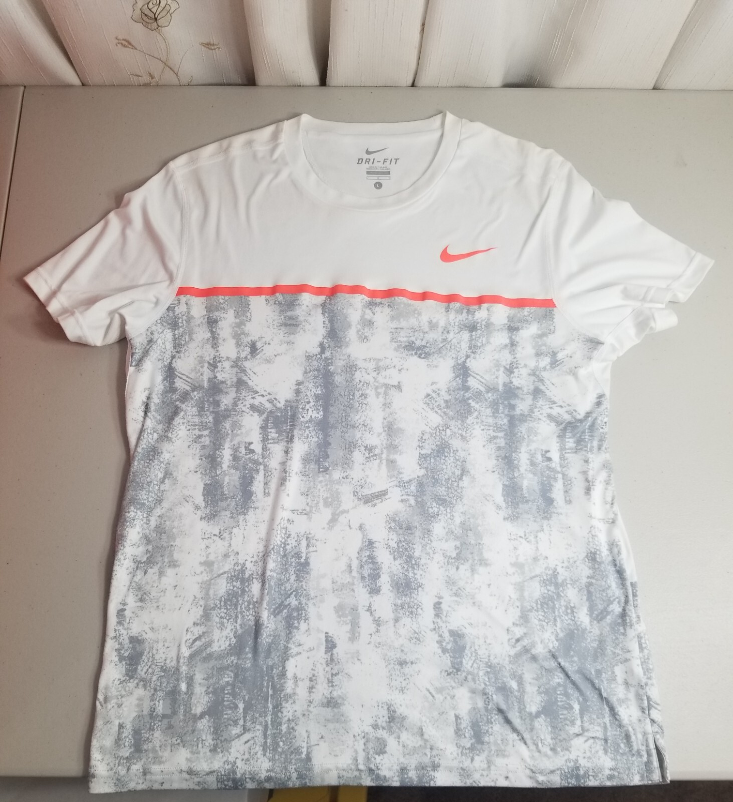 Nike Challenger Printed Crew Tennis Shirt Large Nadal Federer Pink Grey Camo gallery