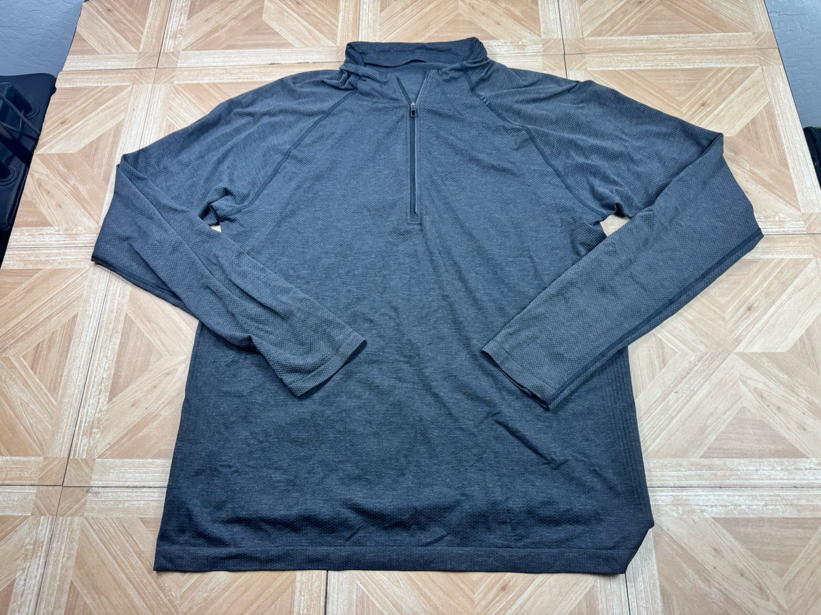 Lululemon Shirt Mens Large Gray Metal Vent Tech Training Performance 1/4 Zip gallery