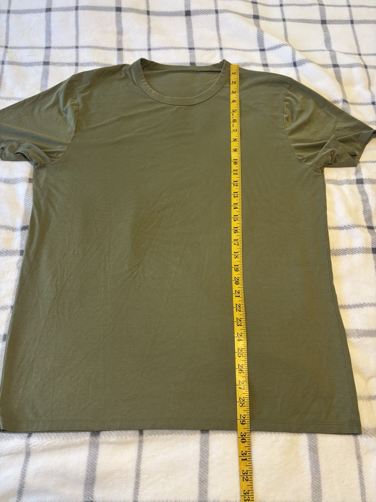 Lululemon T-Shirt Men’s Size Large Olive Green Short Sleeve T-Shirt Performance gallery