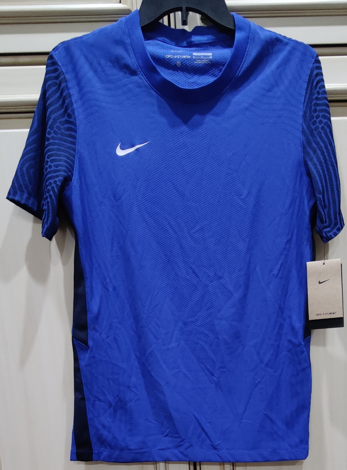 NEW Men’s Medium Nike Vaporknit III Slim Fit Soccer Jersey Blue CW3133-480 gallery