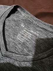 Underarmour Active ATHLETIC Tshirt Gray. Sz LG. G/g. Loose Fit Stretch.