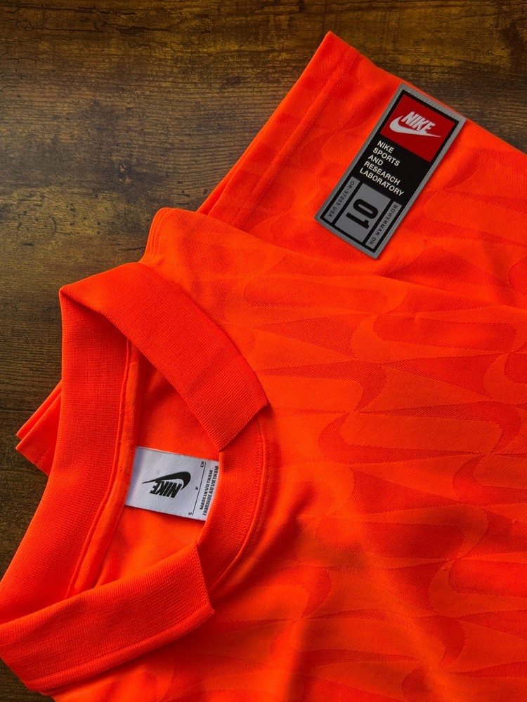 Nike Soccer Goalie Sports & Research Lab Long Sleeve Orange Shirt - Size S