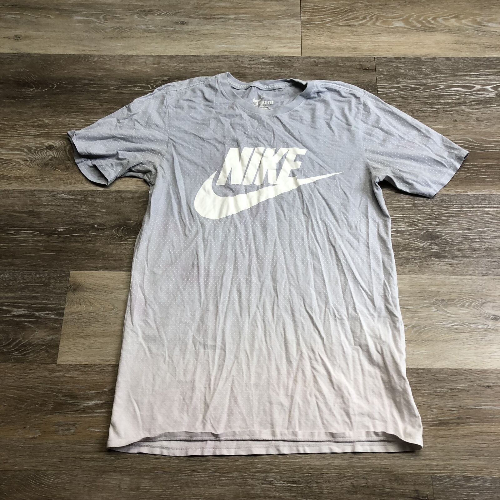 NIKE Graphic Logo Crew Neck Short Sleeve Gray Polka Dot T-Shirt Men's Size Small gallery