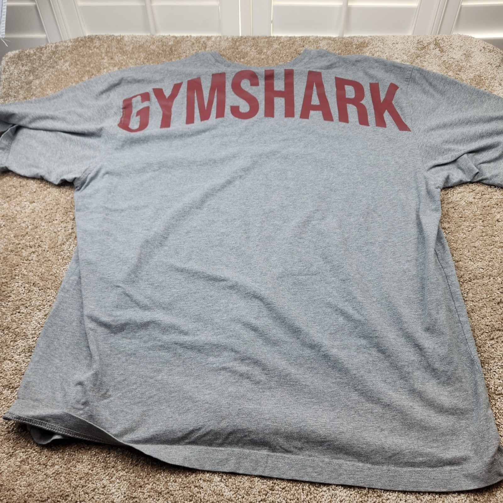 Gymshark Mens XL Grey Short Sleeve Graphic Training T-Shirt Maroon Logo Back gallery