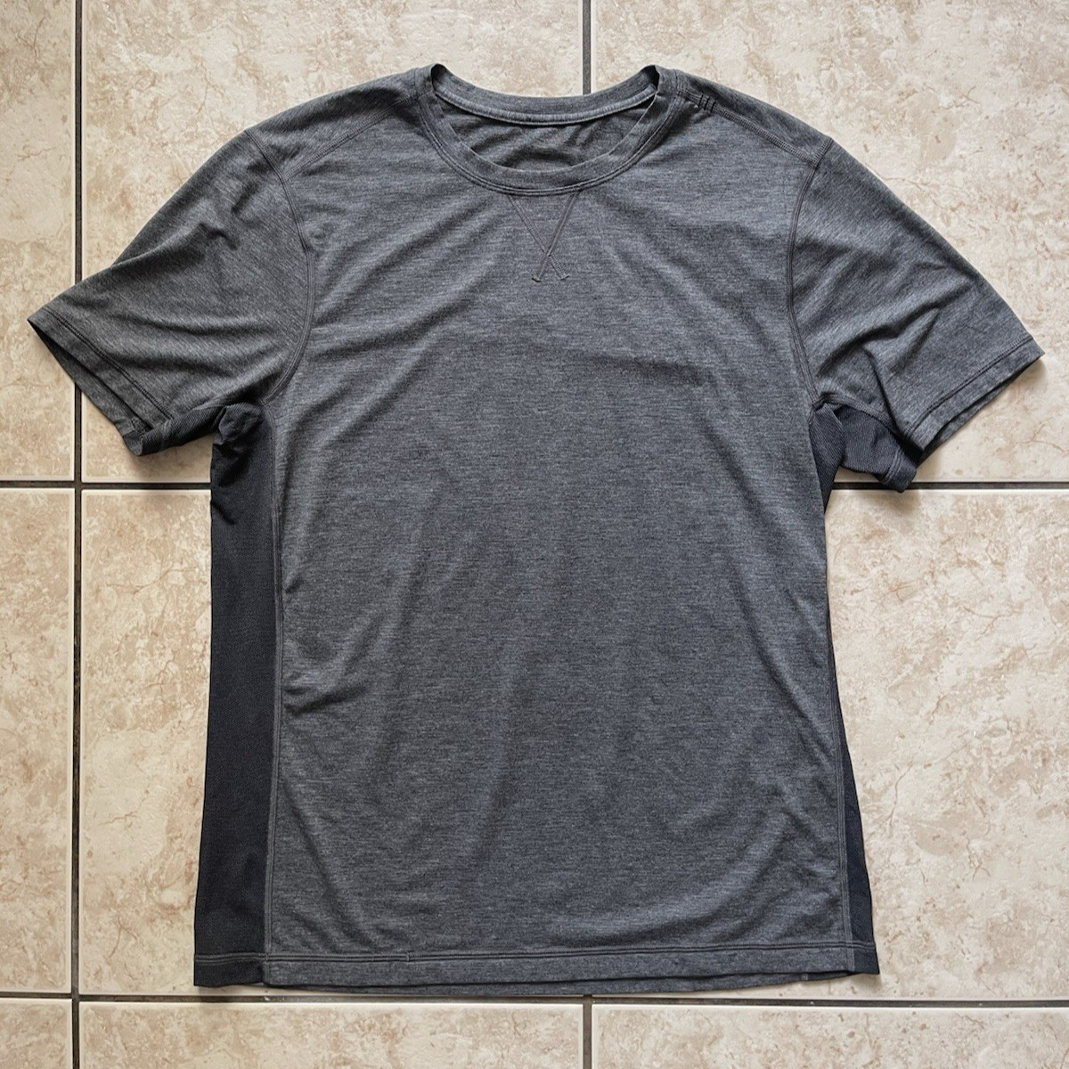Lululemon Running Mens Short Sleeve Gray Athletic Large T-Shirt Sport Travel Top gallery