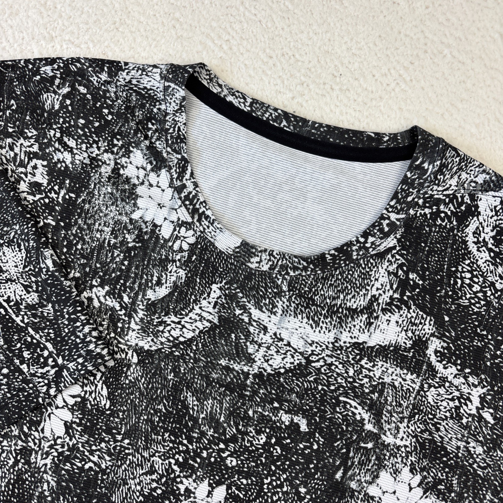 LULULEMON Mens Athletic Running T-Shirt Large Floral Short Sleeve Reflective Tee gallery