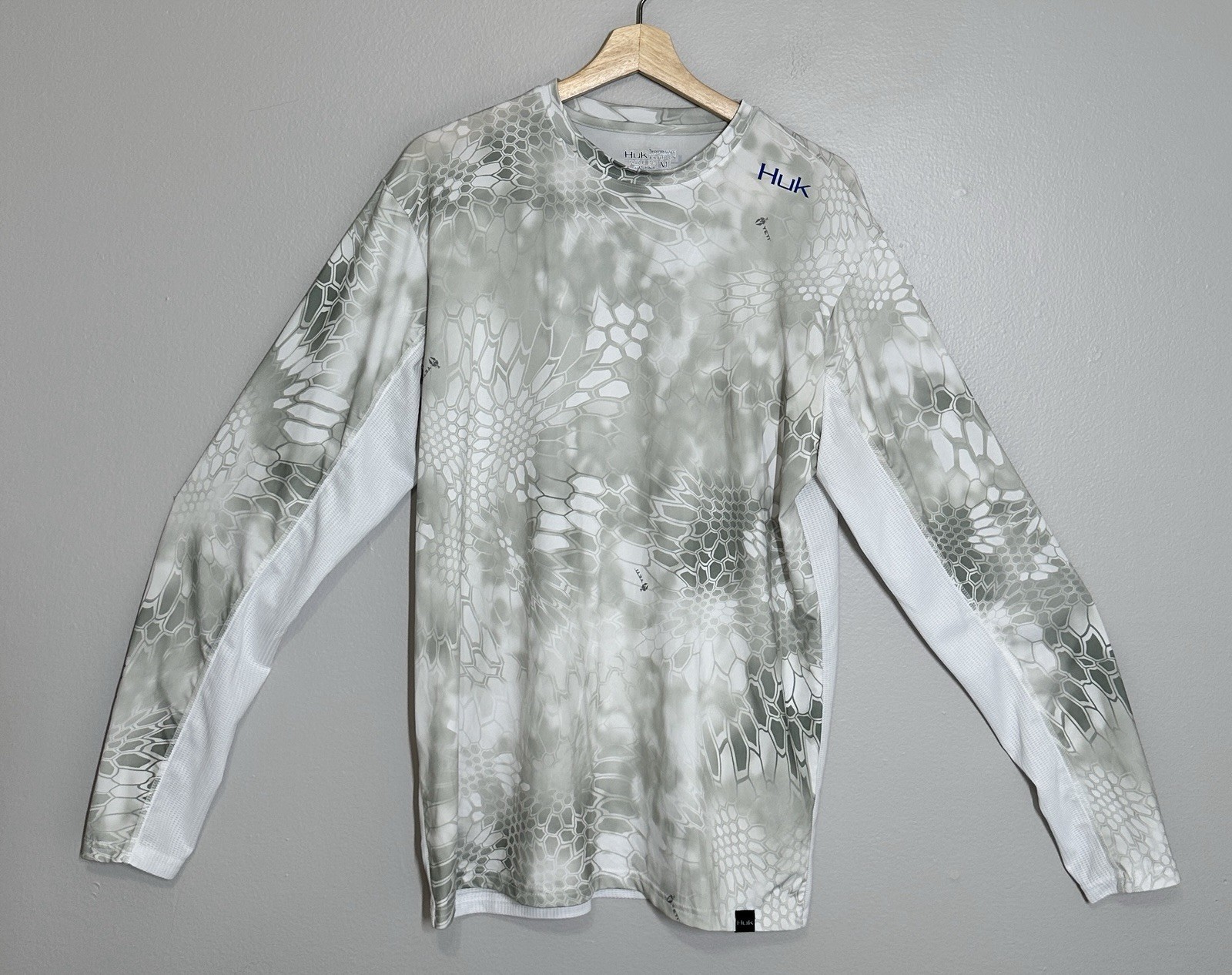 Huk Performance Vented Pursuit Long Sleeve Shirt Men’s Size M White Green gallery