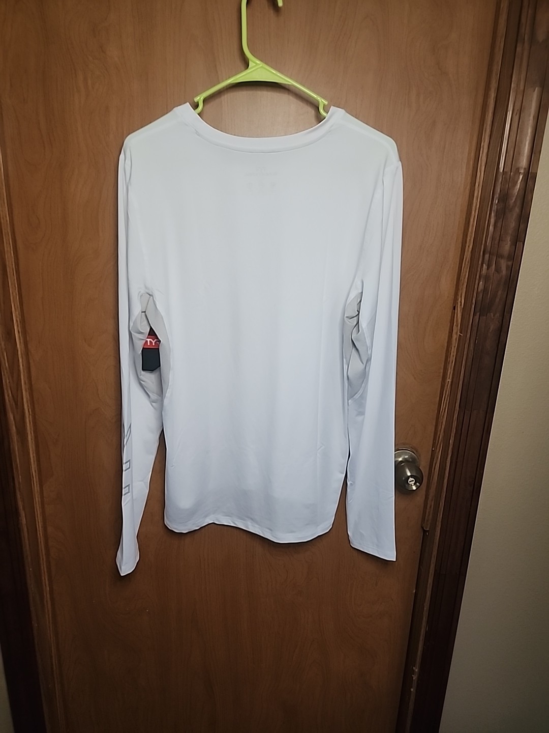 TYR Men's White vented Long Sleeve Size XL Sun Shirt UPF 50+ gallery
