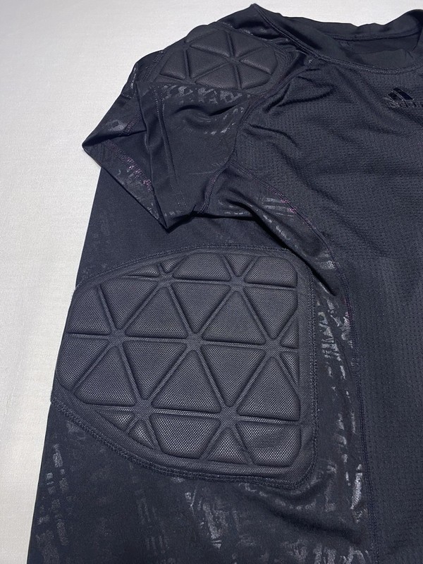 Men's ADIDAS TechFit ClimaCool Breathable Padded Football Shirt Size LARGE Black gallery