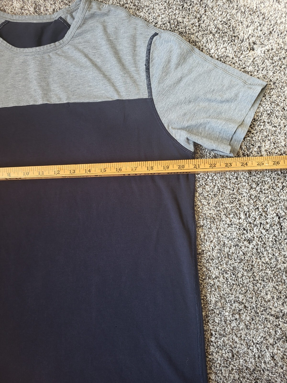 Lululemon In Your Element Pocket Tee Shirt Grey/Navy Men’s Large gallery