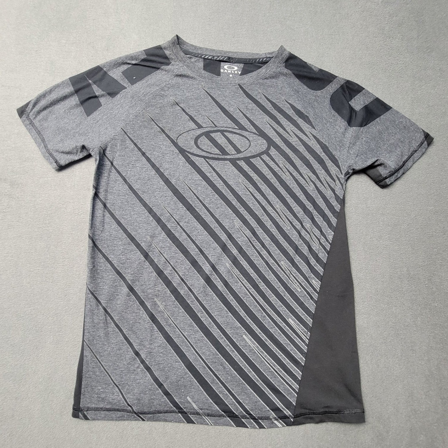 EUC Oakley Men-MED Performance T-Shirt Gray Black Graphic Training Golf Top gallery