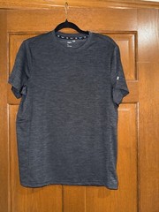 NWT Men’s Gap Fit Short Sleeve Moisture Wicking Active Tee -Heather Ebony- Small