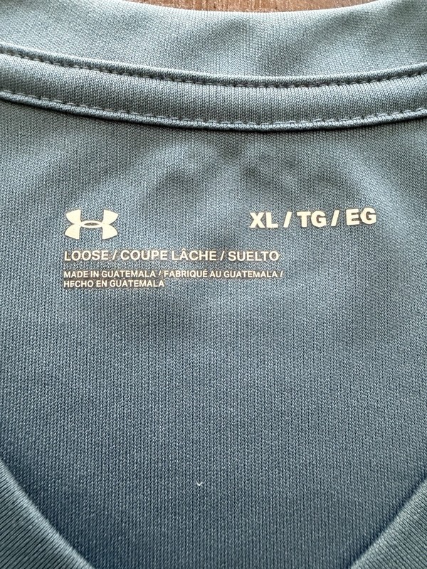 Under Armour Men's XL Blue Relaxed Fit V-Neck Short Sleeve Logo Tee gallery