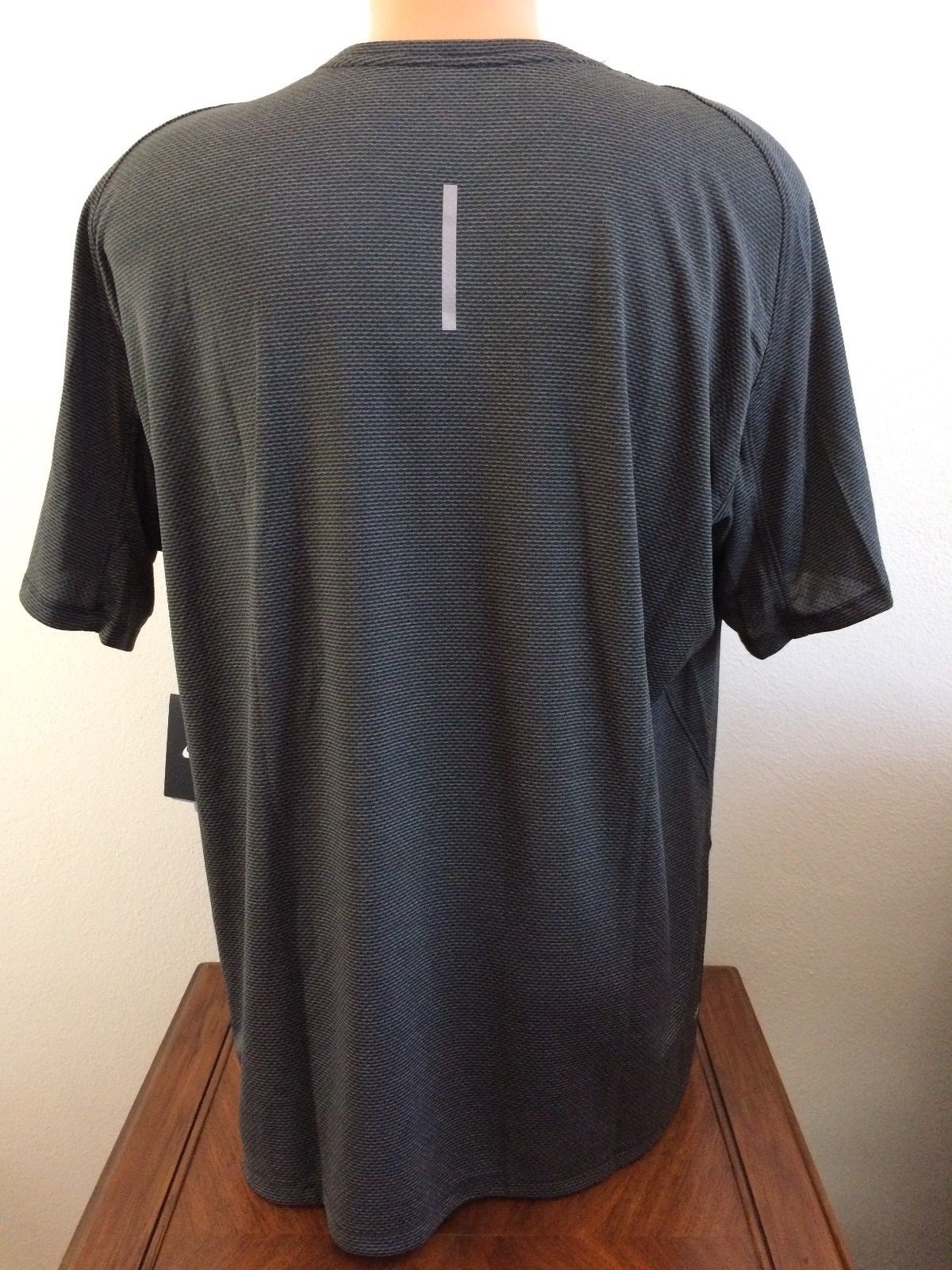 Nike Aeroreact Shirt Short Sleeve Running Athletic Black 920785 Men's XXL 2XL gallery