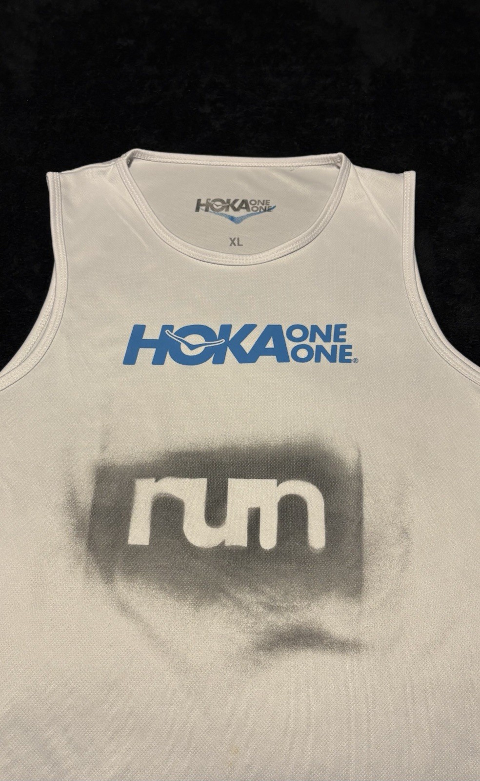 HOKA ONE ONE White Logo Run Graphic Print Tank Top Mens XL Lightweight Running gallery