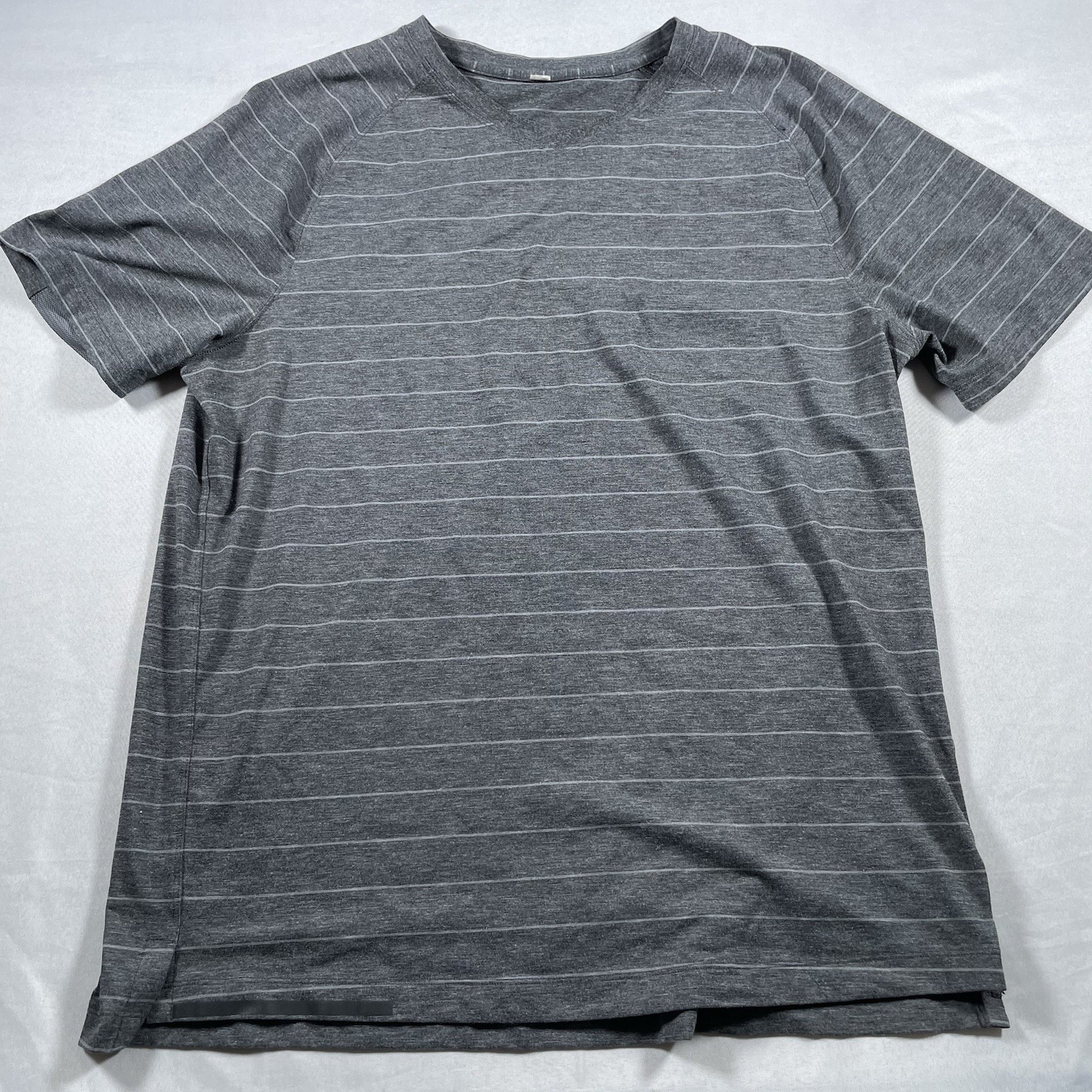 Luluemon tee shirt stripe grey quick dry performance stretch ourdoor athletic L gallery