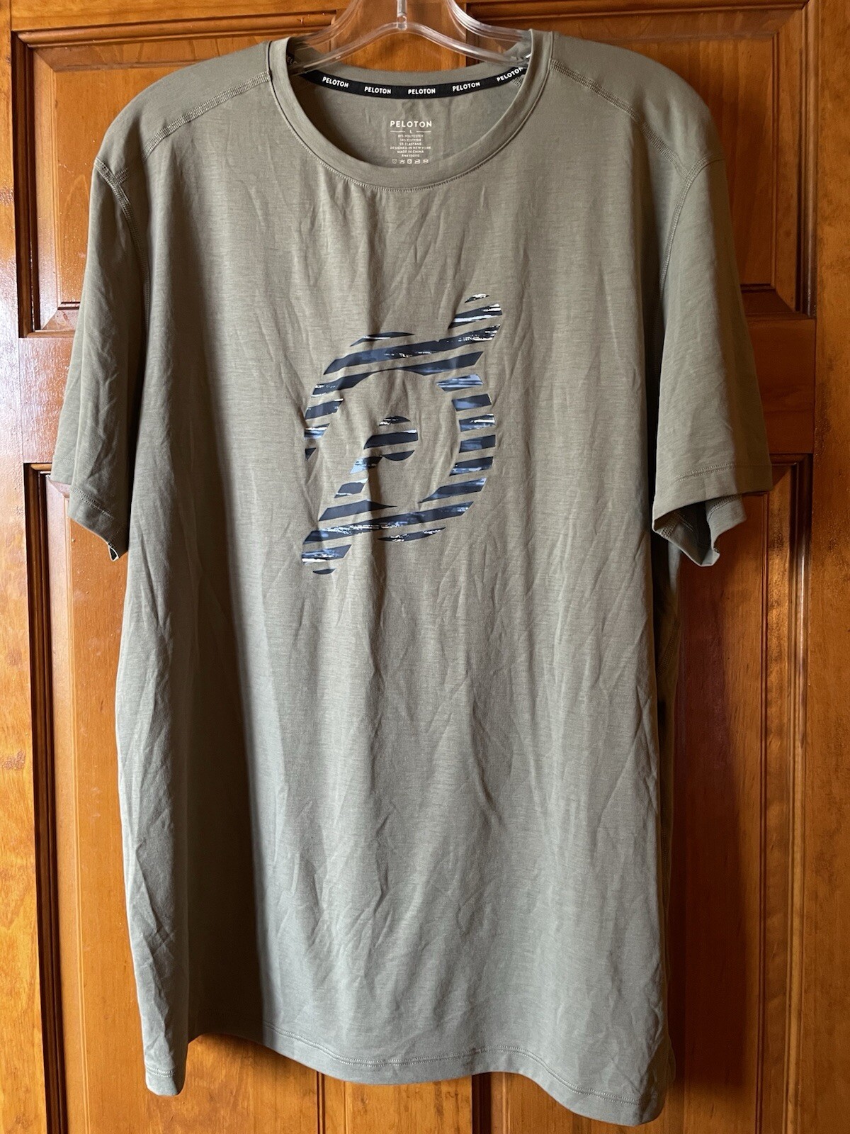 Peloton Men’s T-Shirt Logo Tech Greenish Grey Super Soft Quality Material Size L gallery