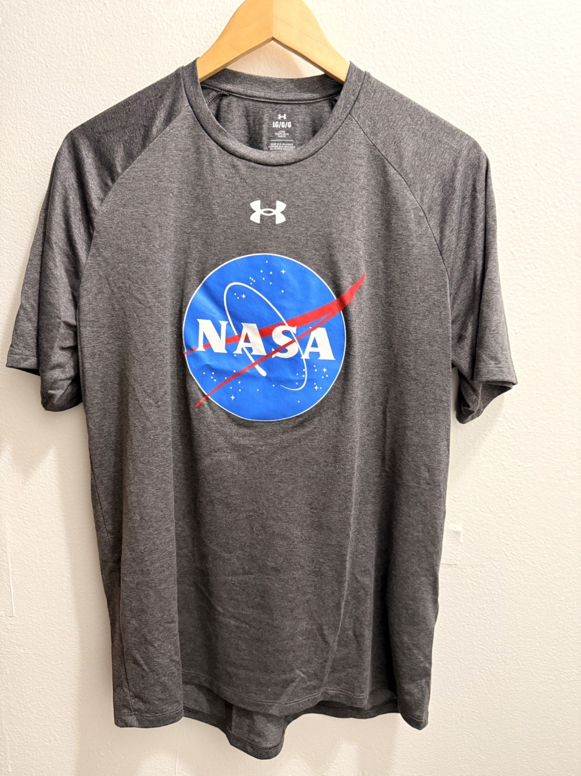 Under Armour Mens NASA Shirt LARGE Kennedy Space Center gallery