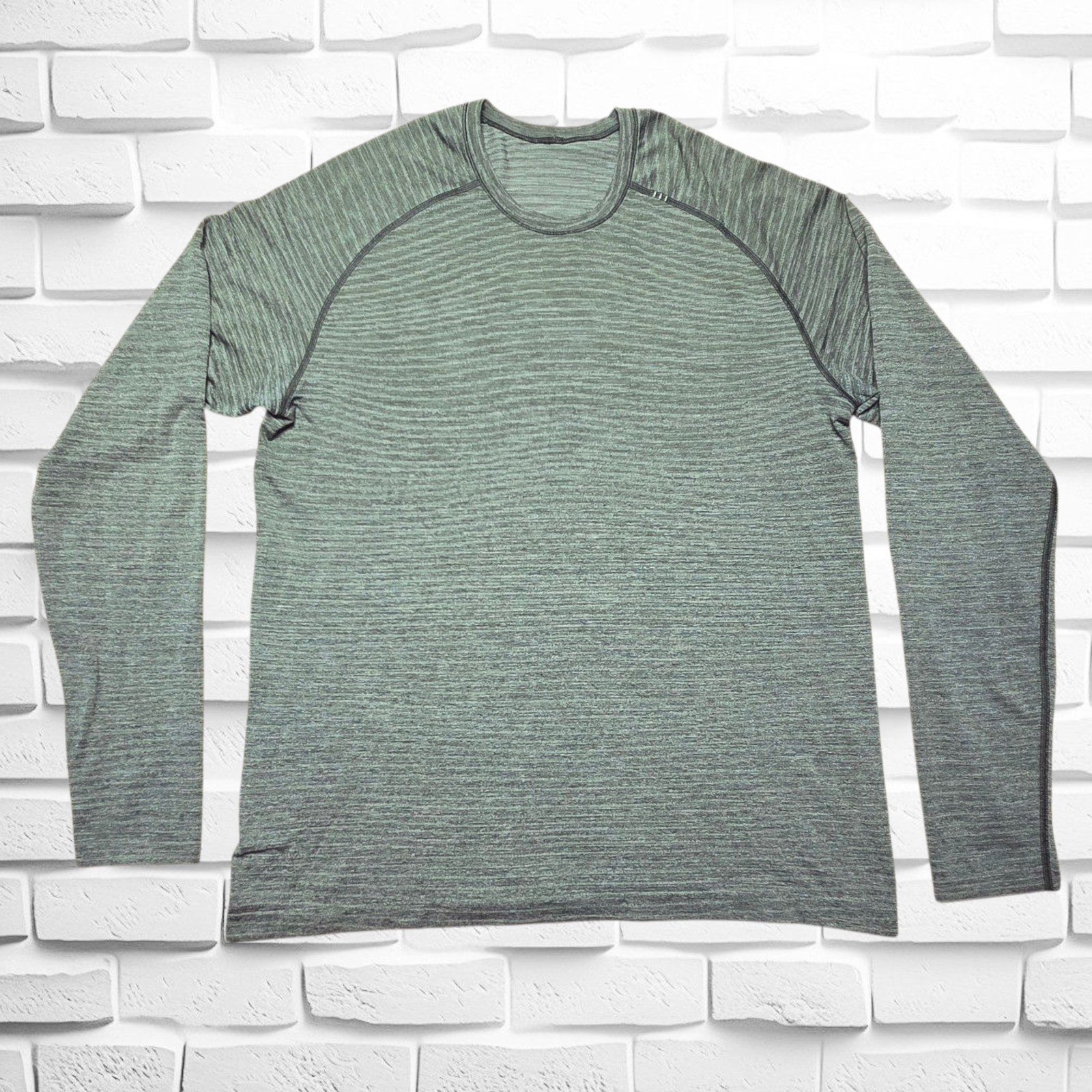 Lululemon Metal Vent Tech 2.0 Long Sleeve Mens XL Wave Fade Green Striped EUC gallery