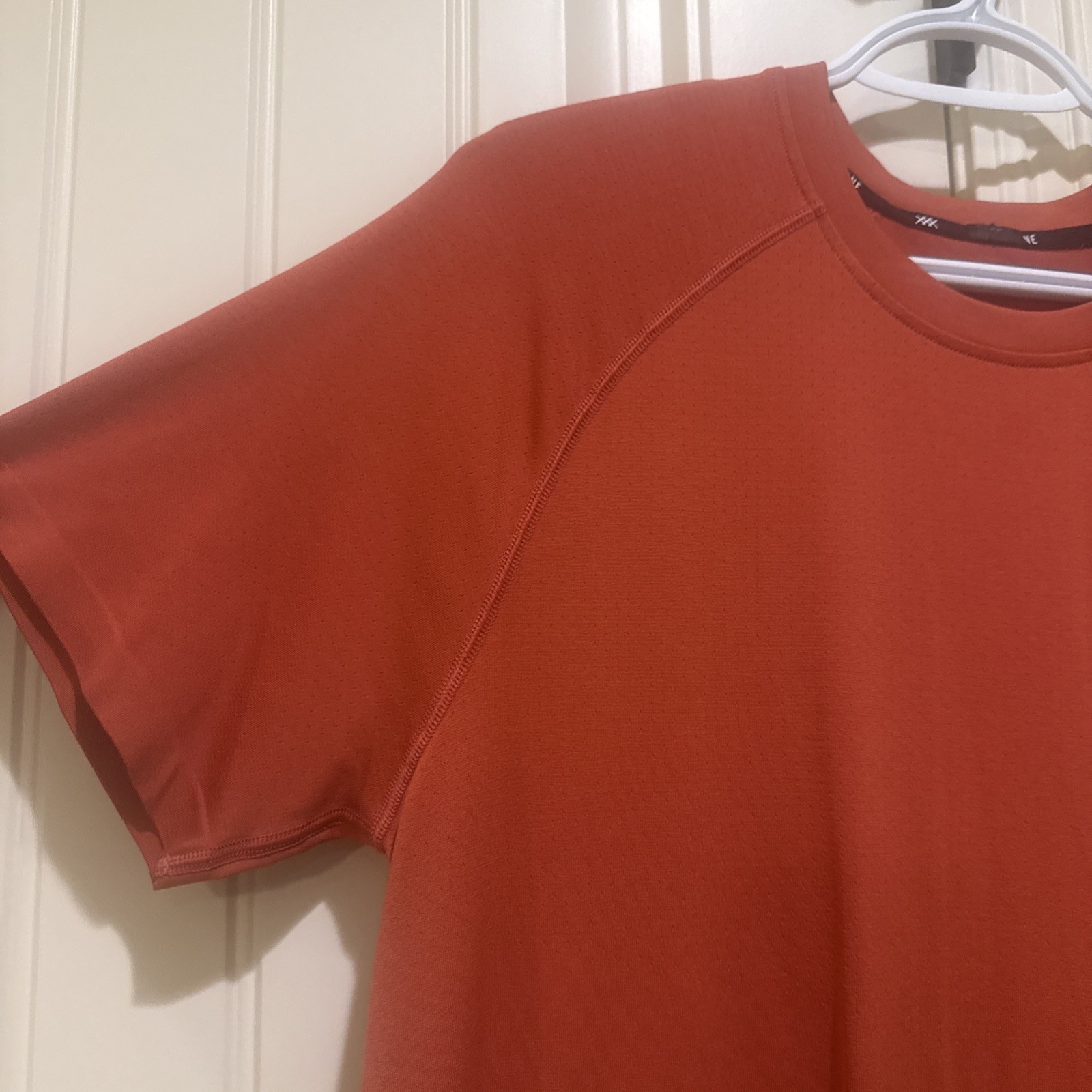 Rhone Men's Large Red Reign Tech Short Sleeve T-Shirt gallery
