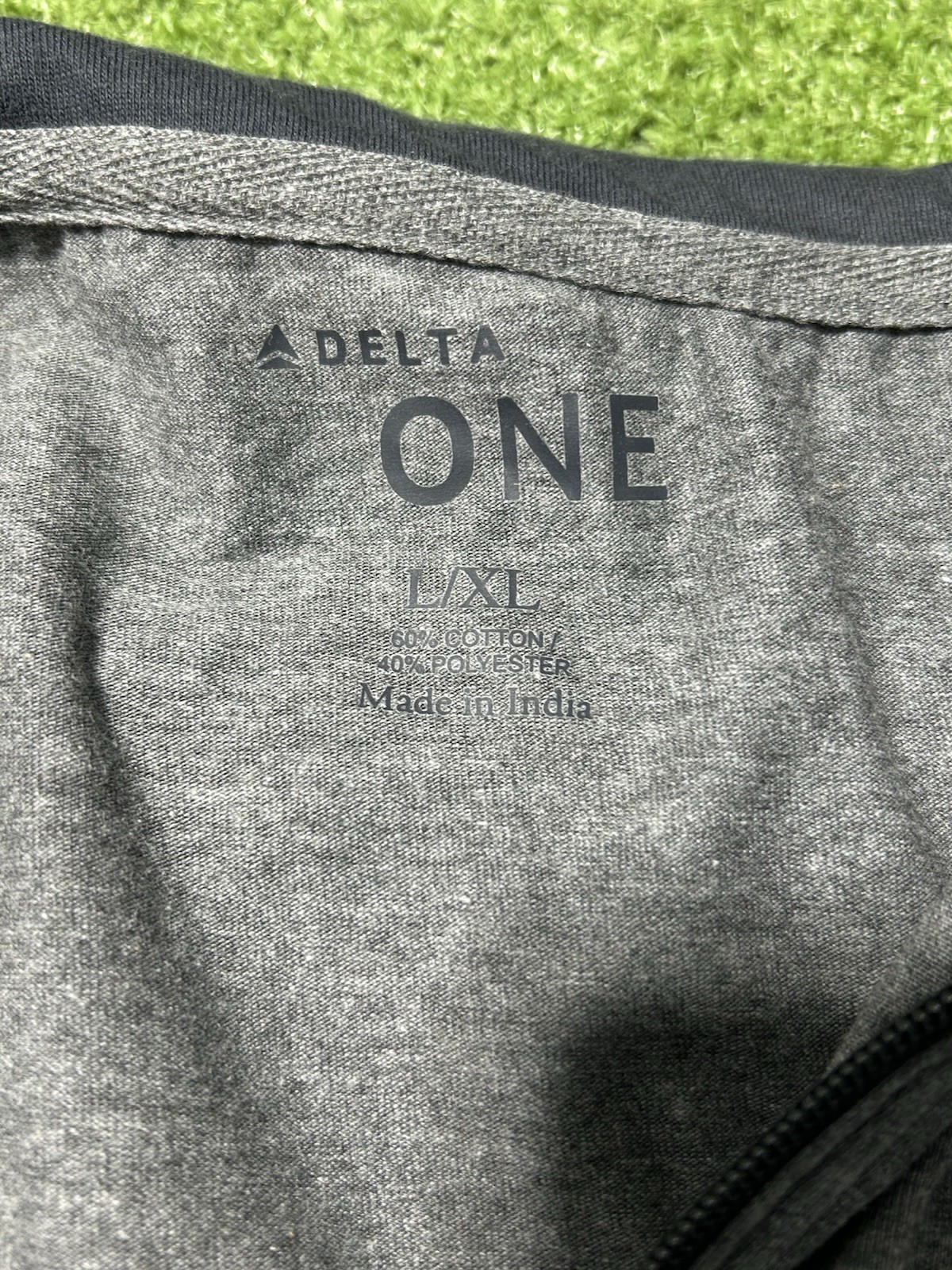 Delta One Airlines 1/4 Zip Pullover Sweater Men’s L/XL Gray Long Sleeve Employee gallery